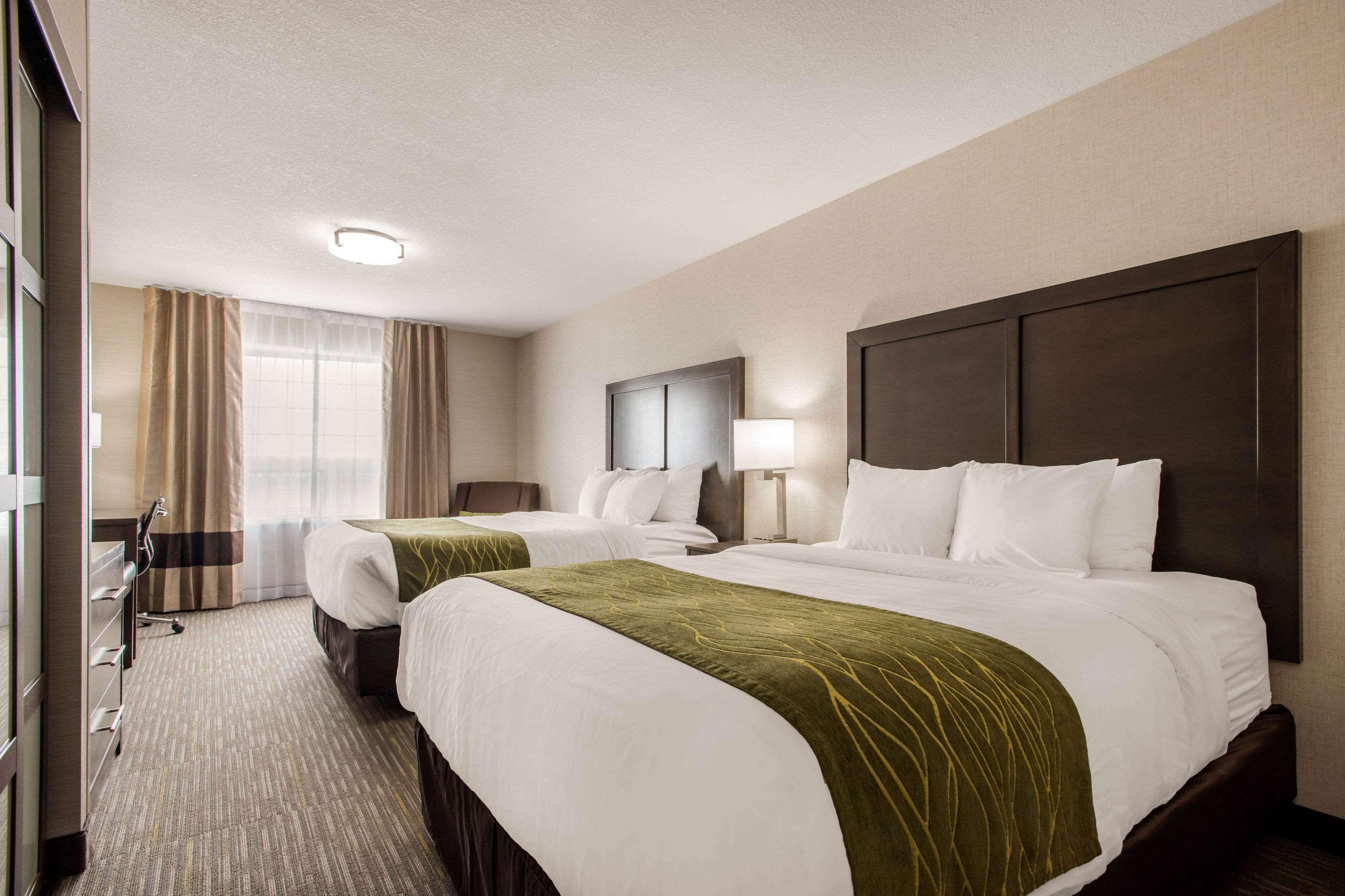 Comfort Inn & Suites Red Deer Exteriör bild