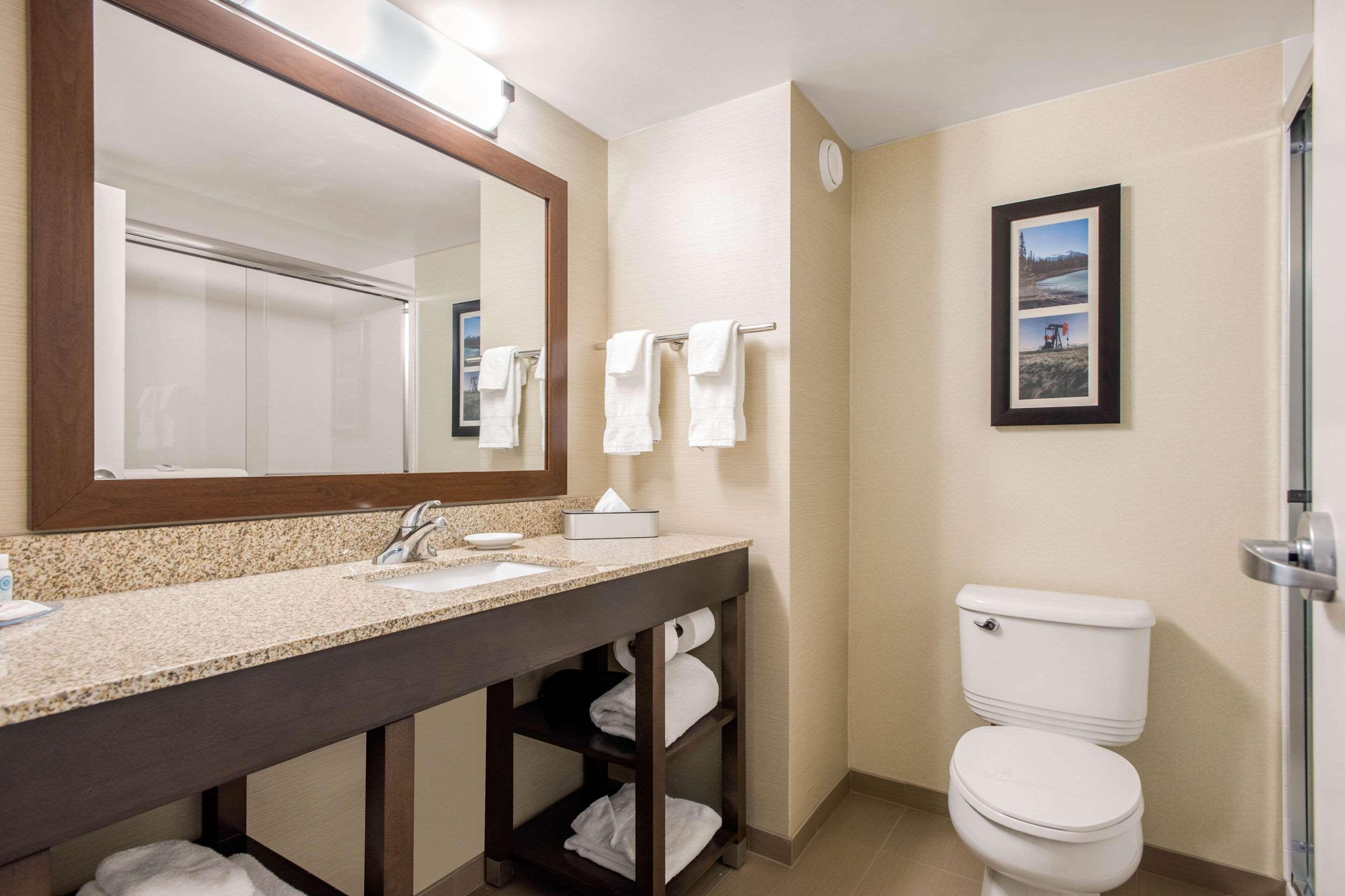 Comfort Inn & Suites Red Deer Exteriör bild