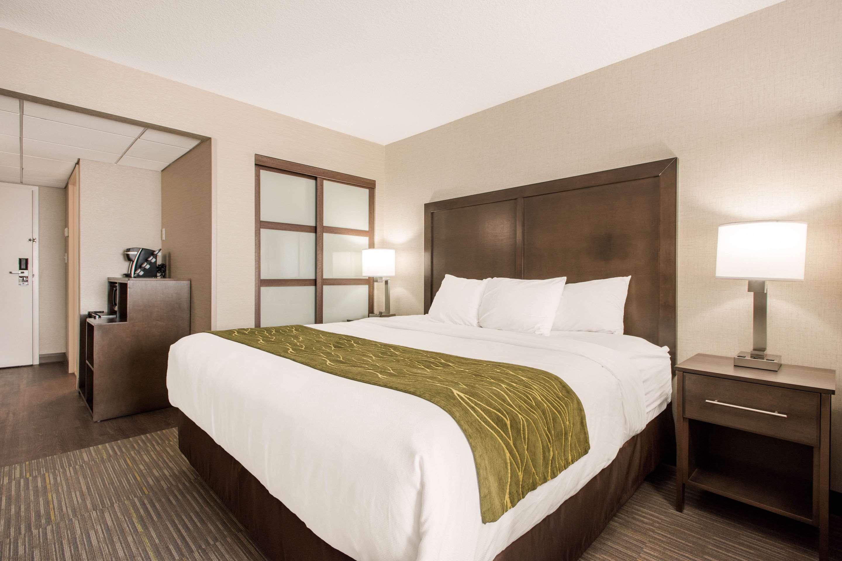 Comfort Inn & Suites Red Deer Exteriör bild