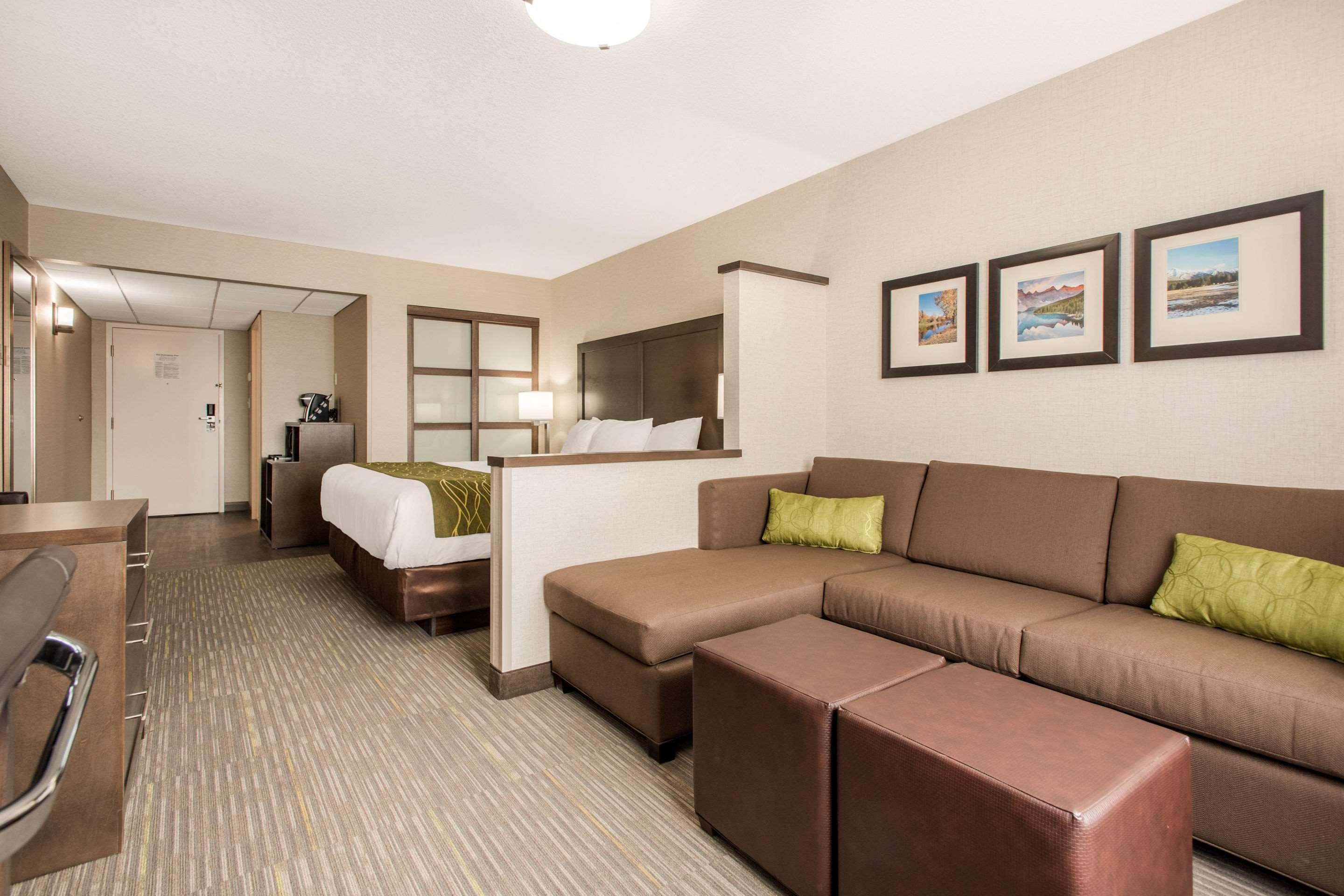 Comfort Inn & Suites Red Deer Exteriör bild