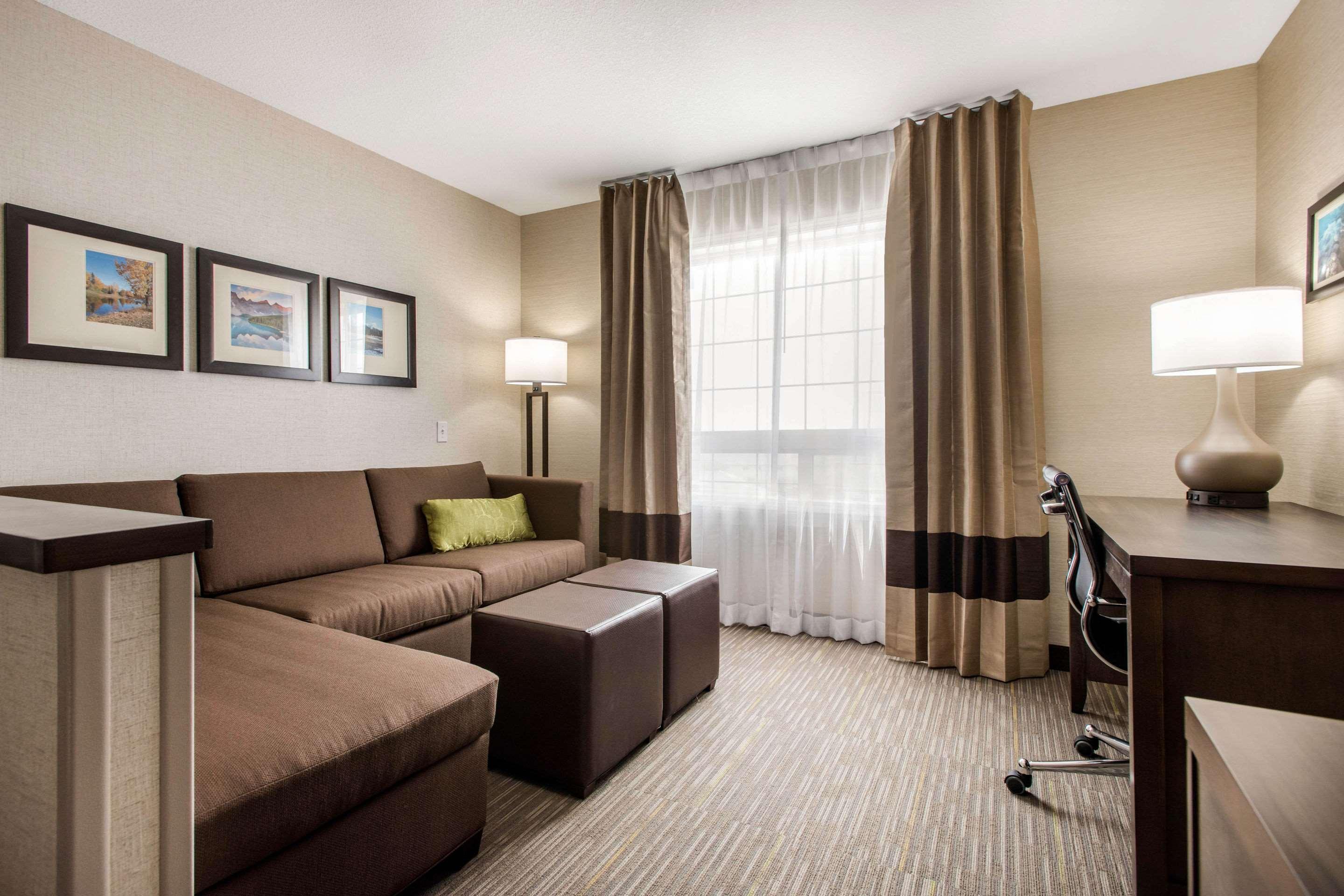 Comfort Inn & Suites Red Deer Exteriör bild