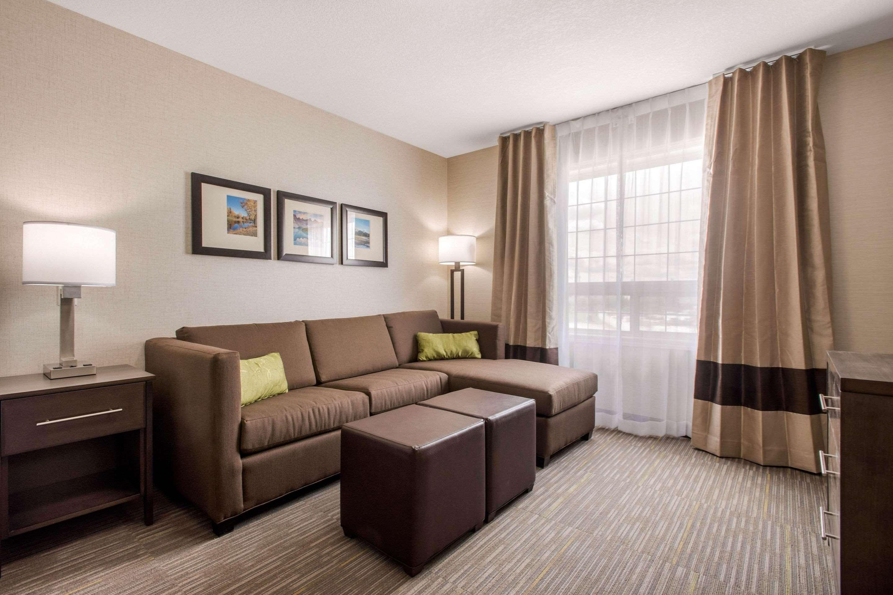 Comfort Inn & Suites Red Deer Exteriör bild