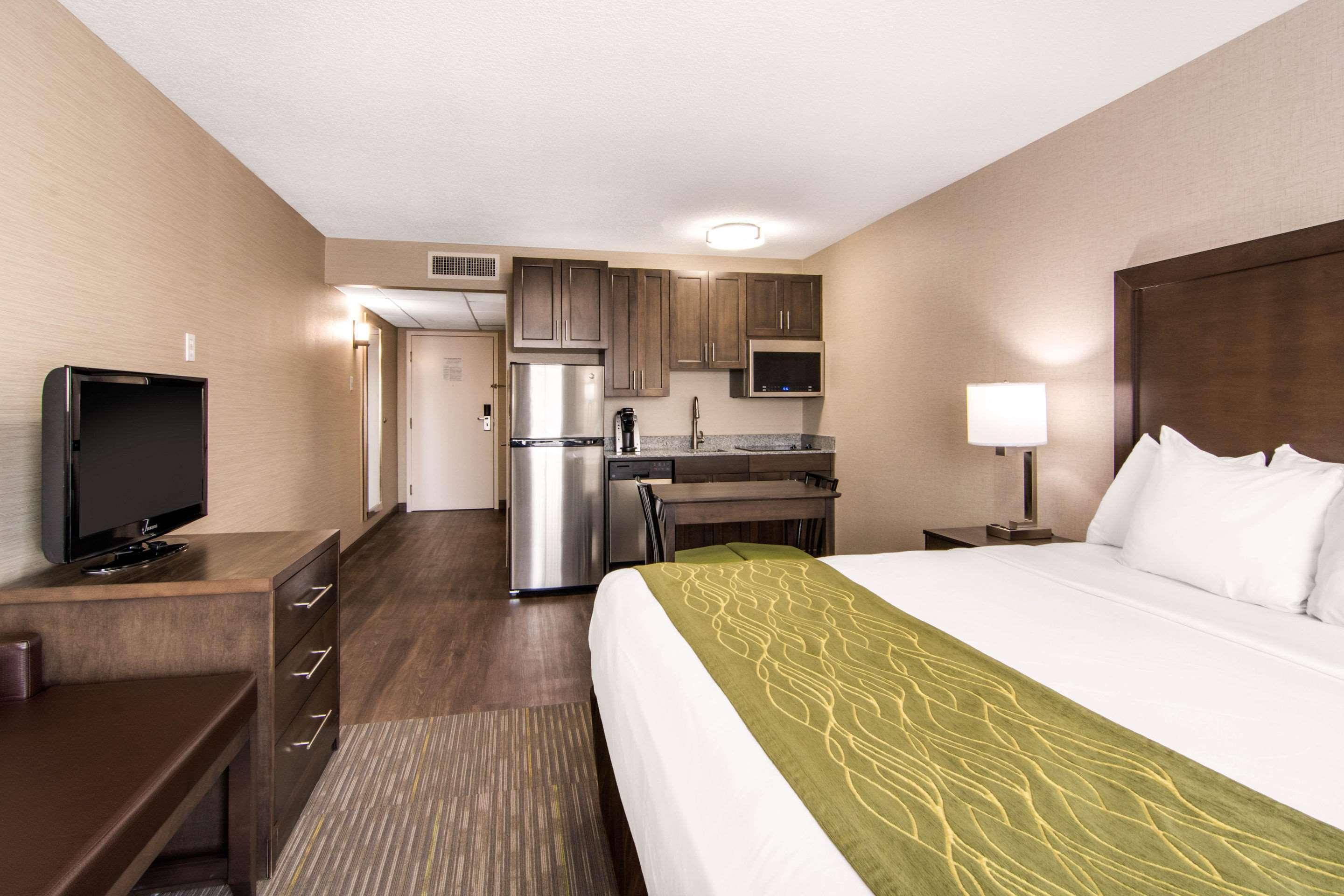 Comfort Inn & Suites Red Deer Exteriör bild