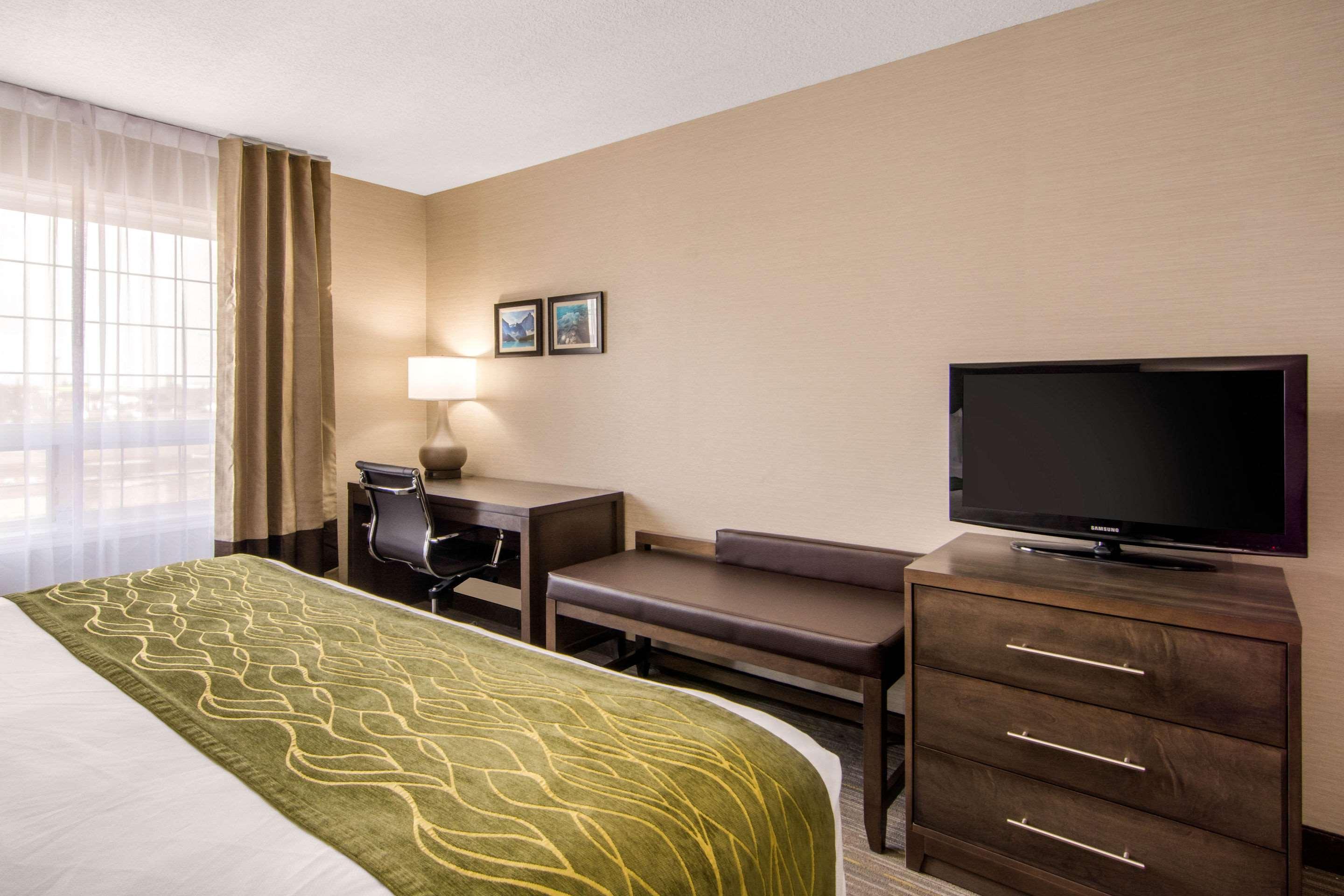 Comfort Inn & Suites Red Deer Exteriör bild