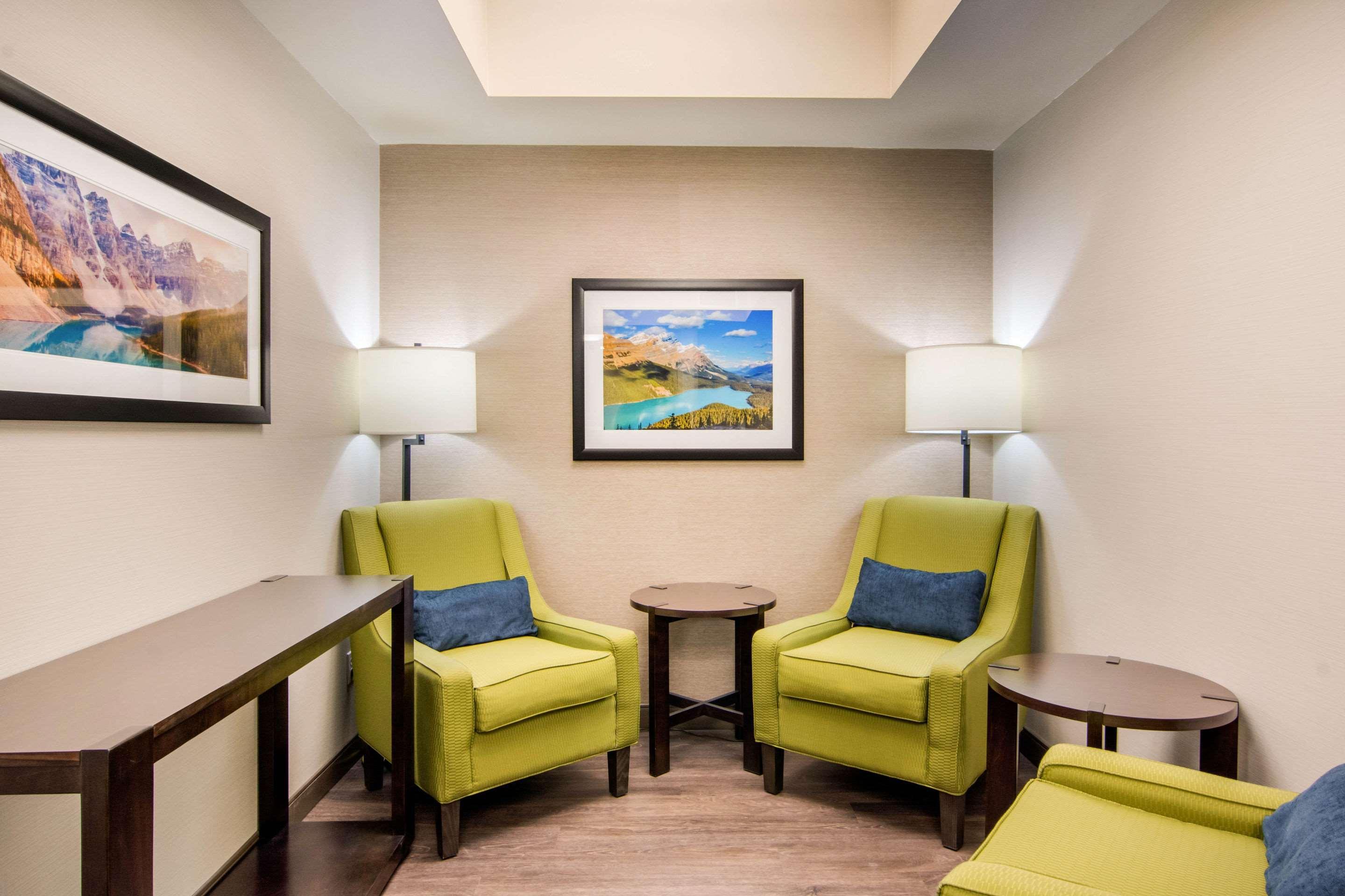 Comfort Inn & Suites Red Deer Exteriör bild