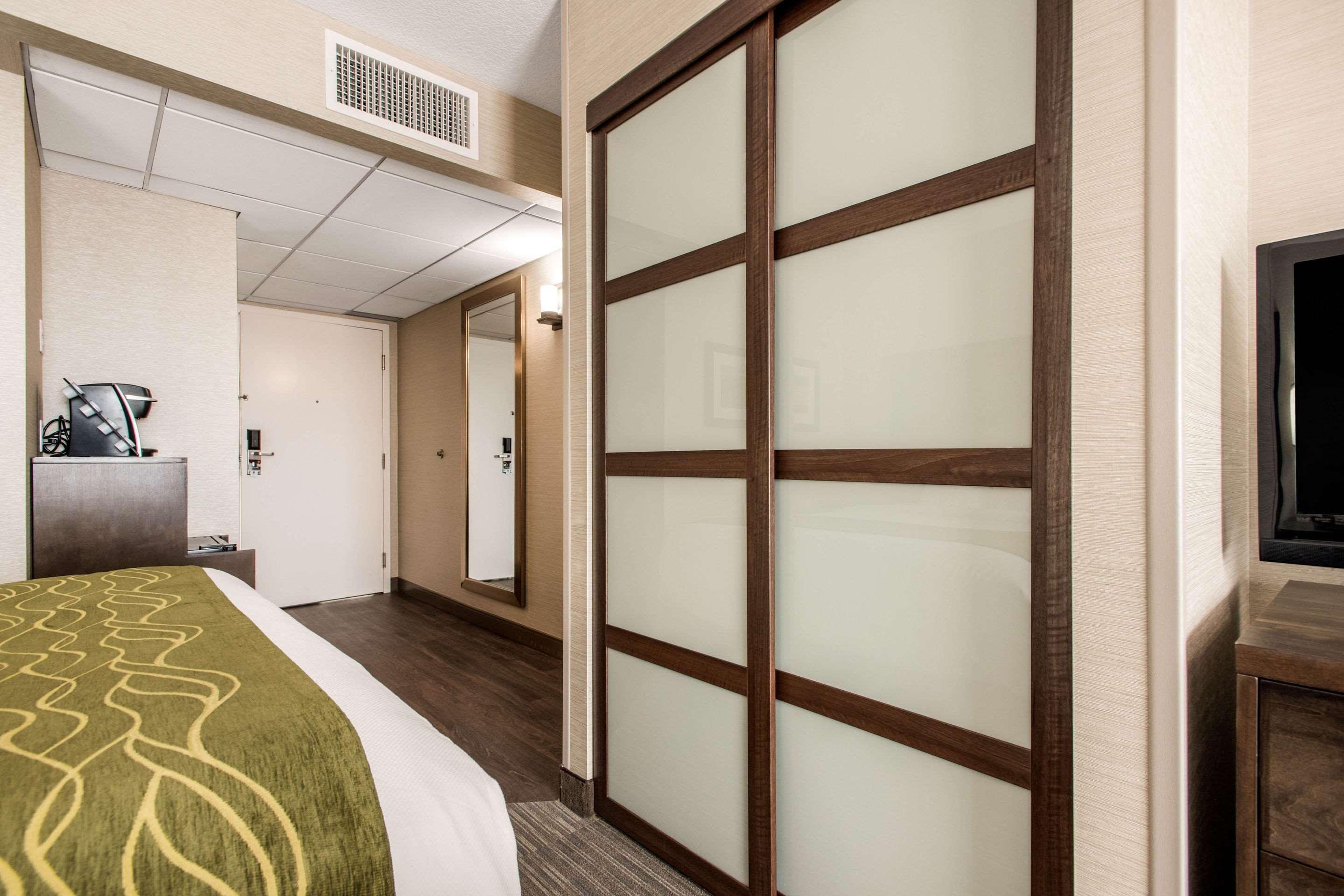 Comfort Inn & Suites Red Deer Exteriör bild