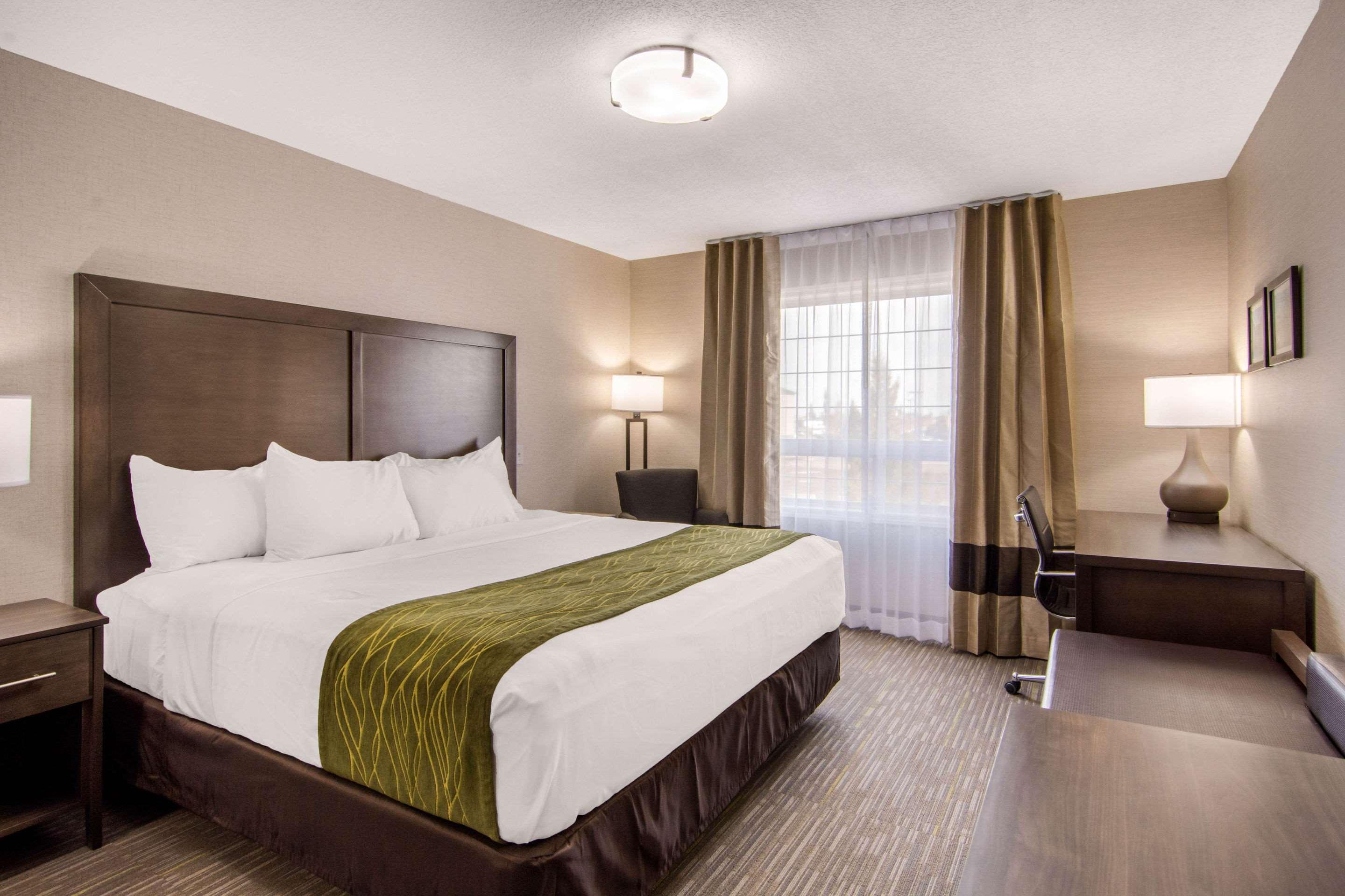 Comfort Inn & Suites Red Deer Exteriör bild