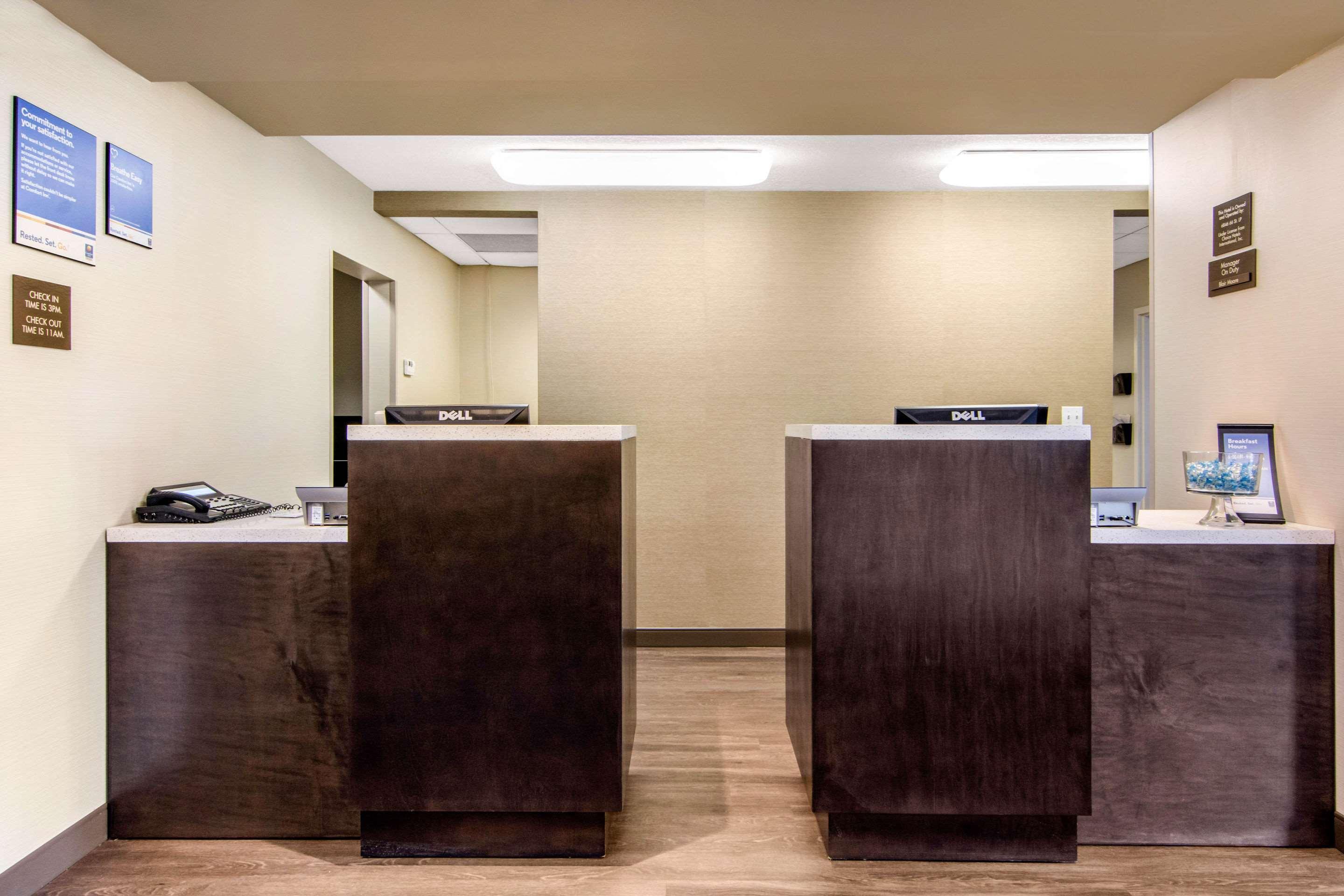Comfort Inn & Suites Red Deer Exteriör bild