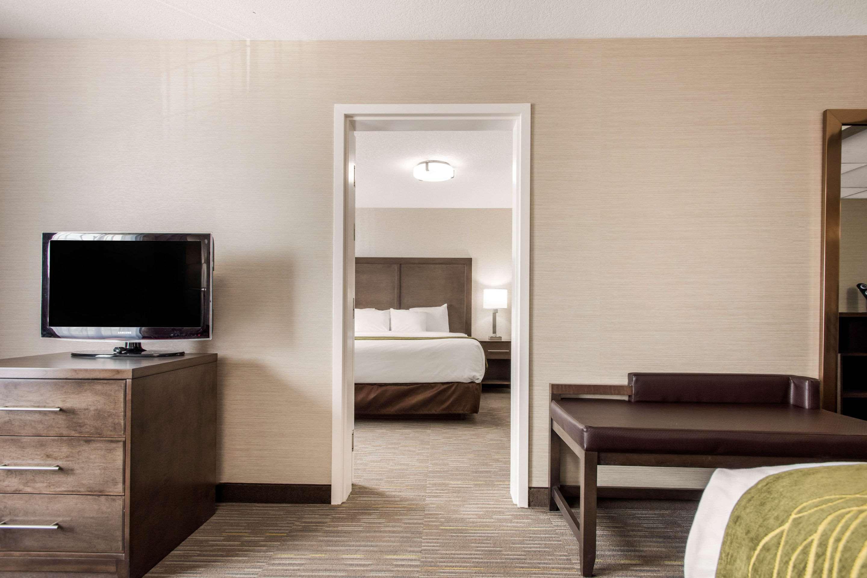 Comfort Inn & Suites Red Deer Exteriör bild
