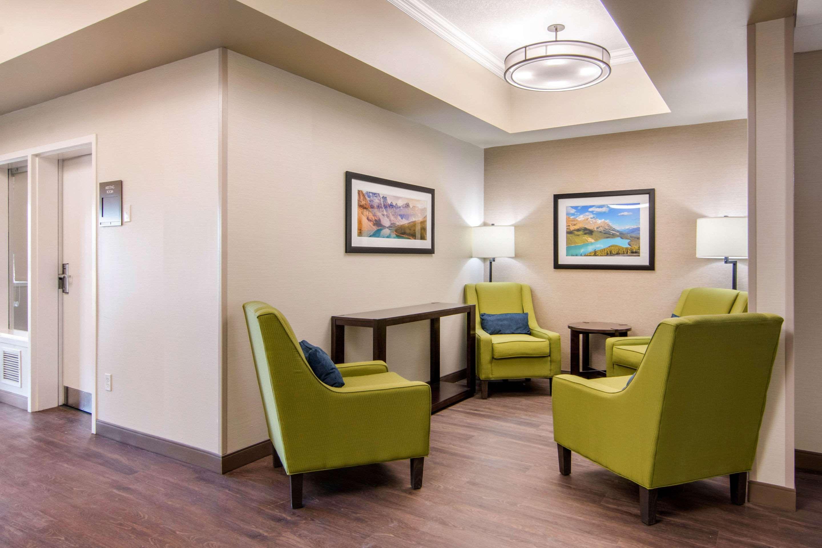 Comfort Inn & Suites Red Deer Exteriör bild