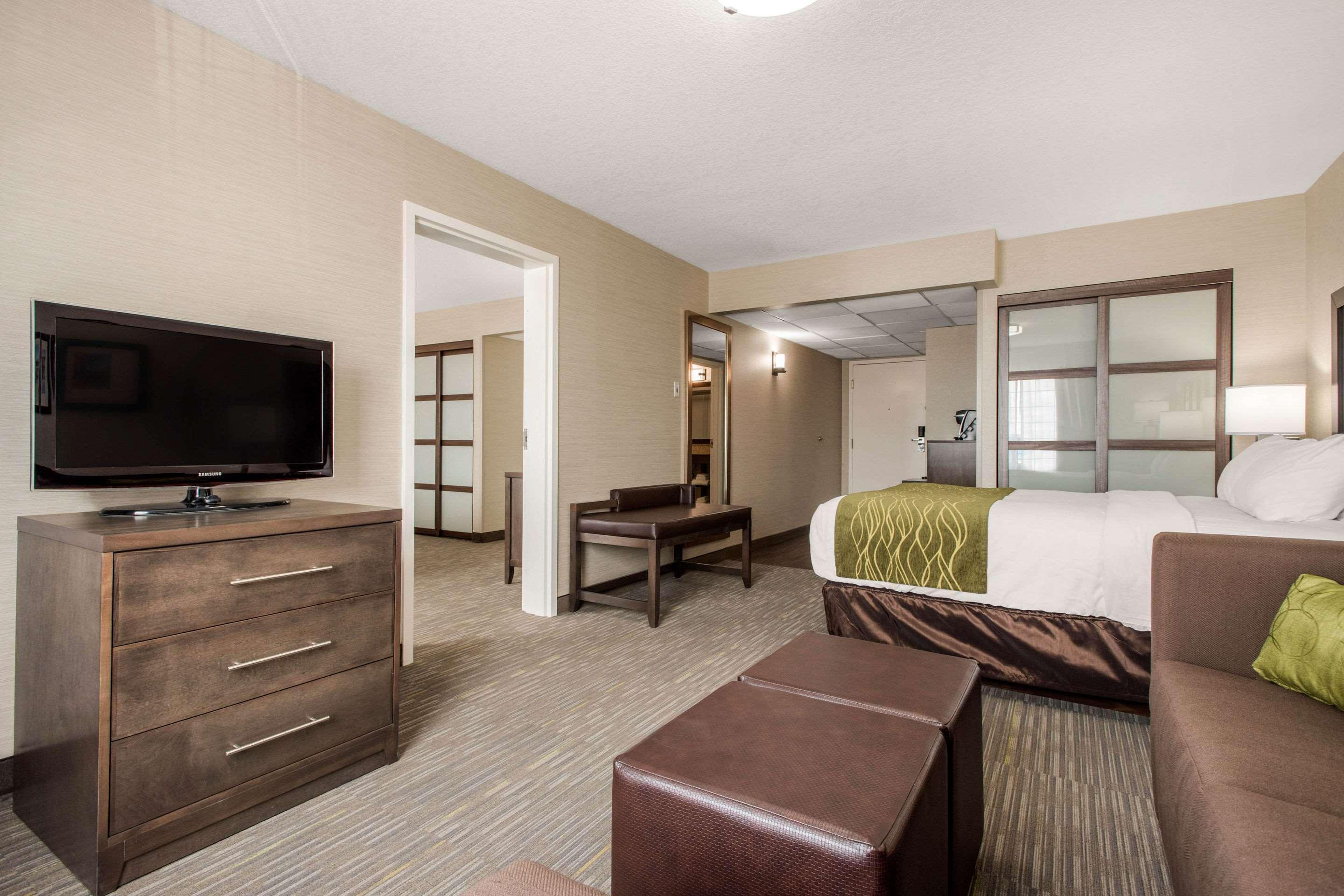Comfort Inn & Suites Red Deer Exteriör bild