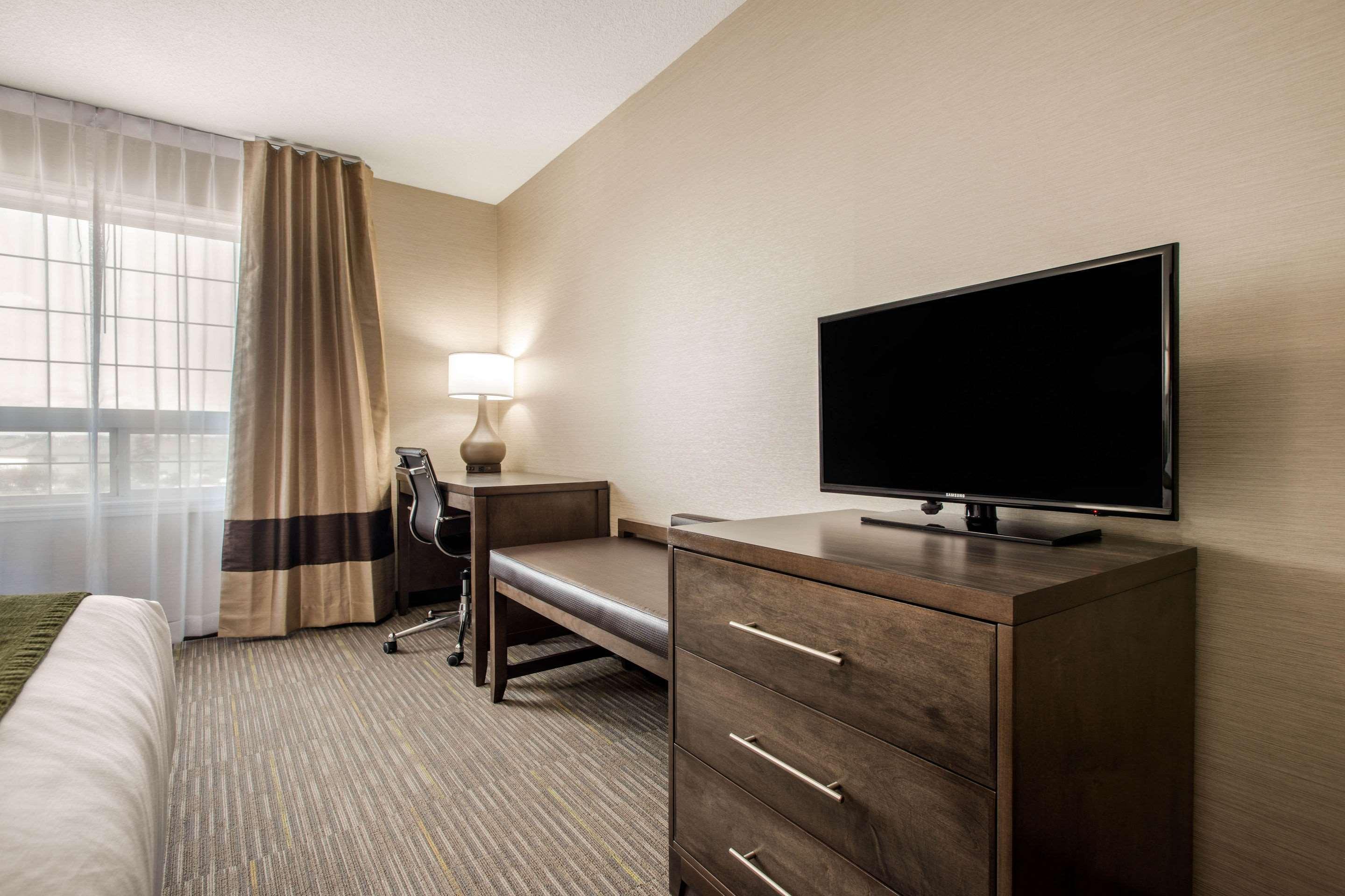 Comfort Inn & Suites Red Deer Exteriör bild
