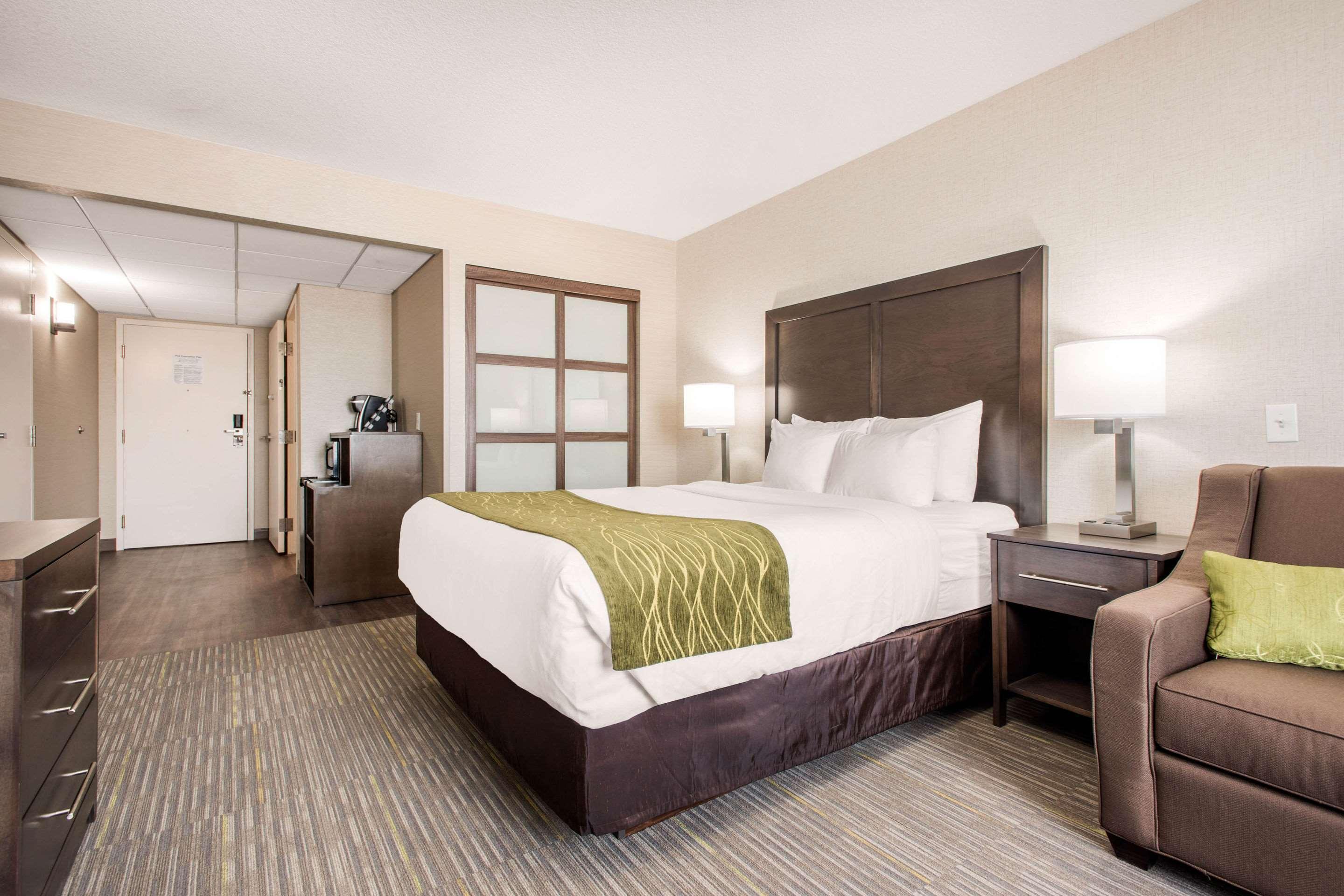 Comfort Inn & Suites Red Deer Exteriör bild