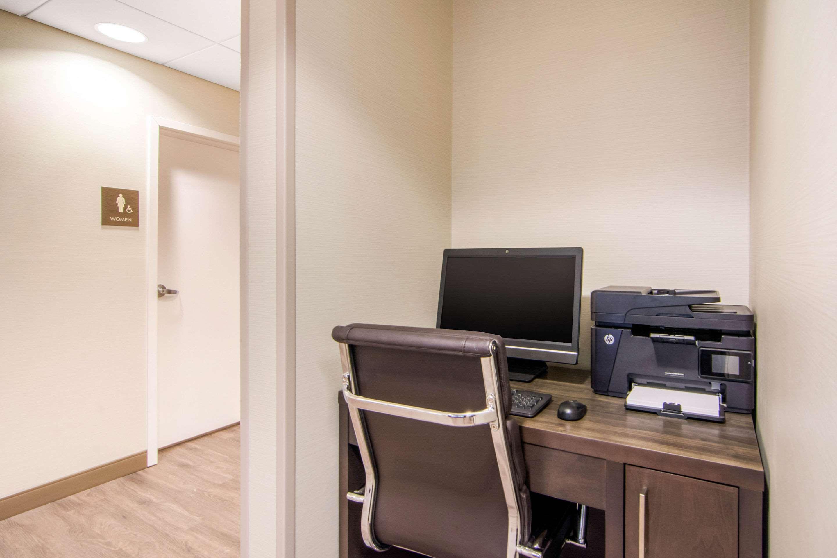 Comfort Inn & Suites Red Deer Exteriör bild