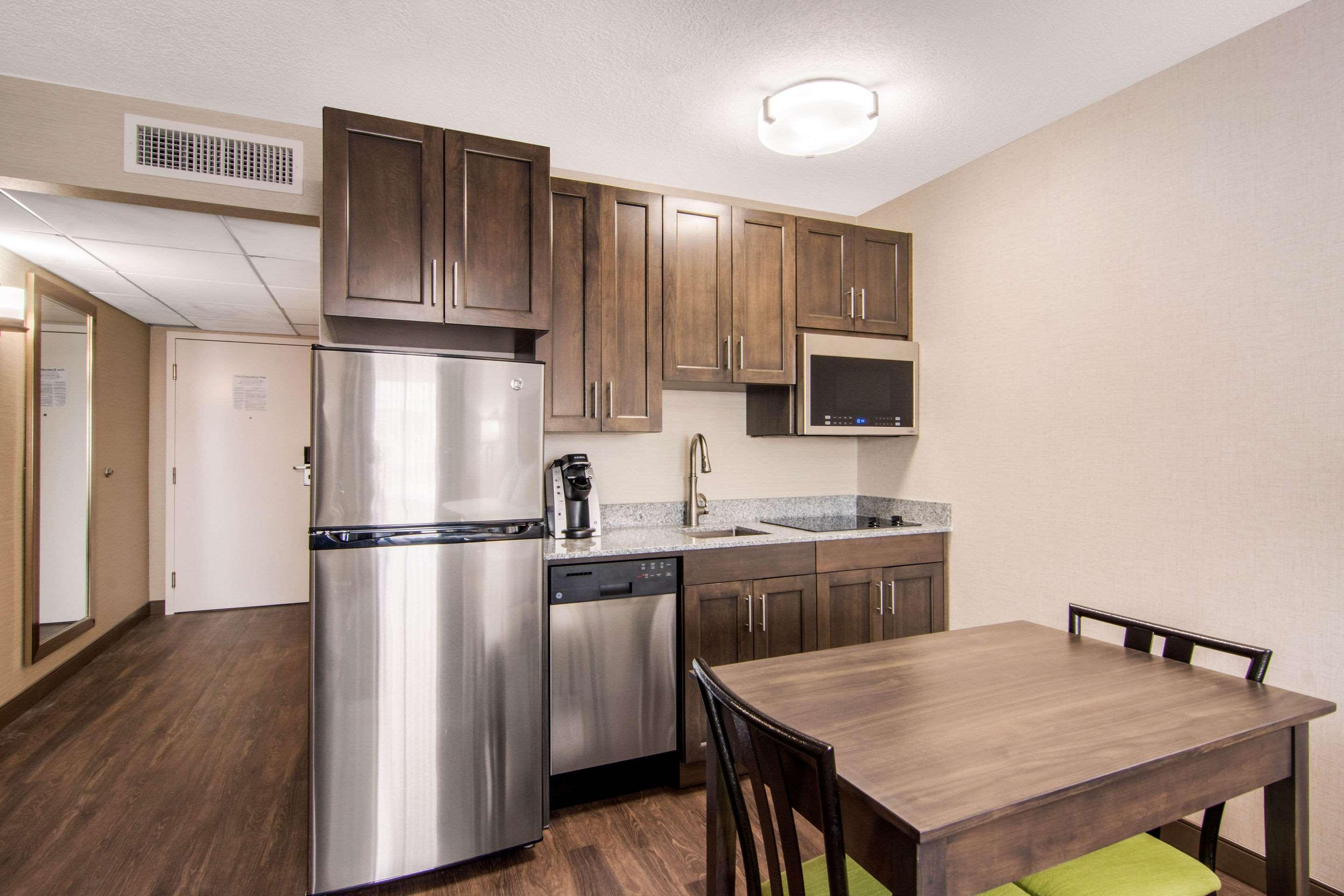 Comfort Inn & Suites Red Deer Exteriör bild