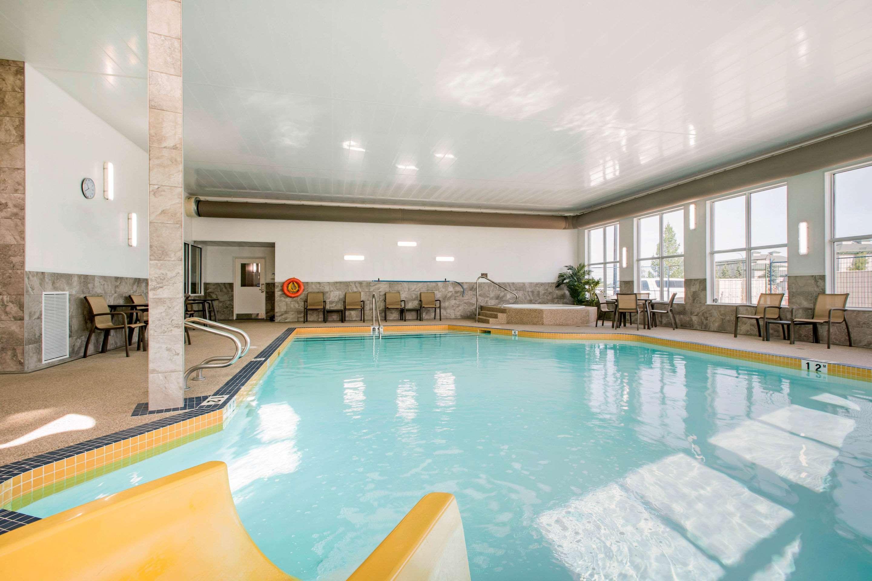 Comfort Inn & Suites Red Deer Exteriör bild