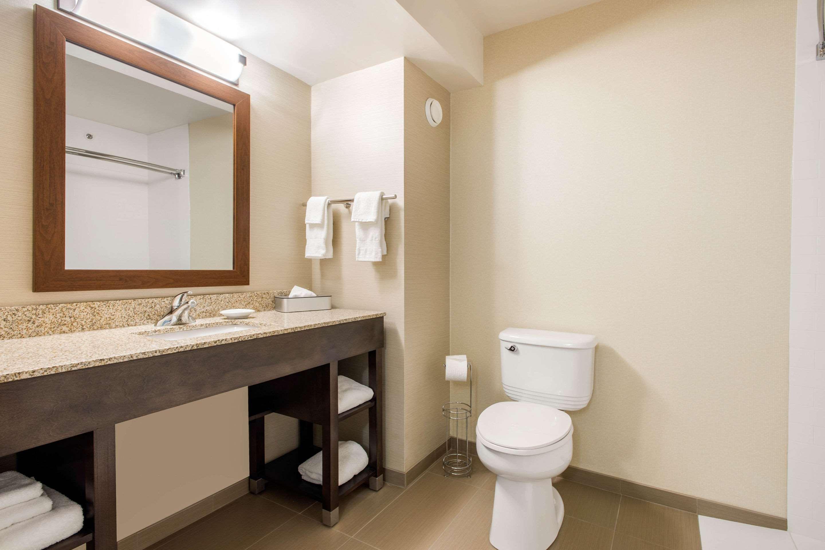 Comfort Inn & Suites Red Deer Exteriör bild