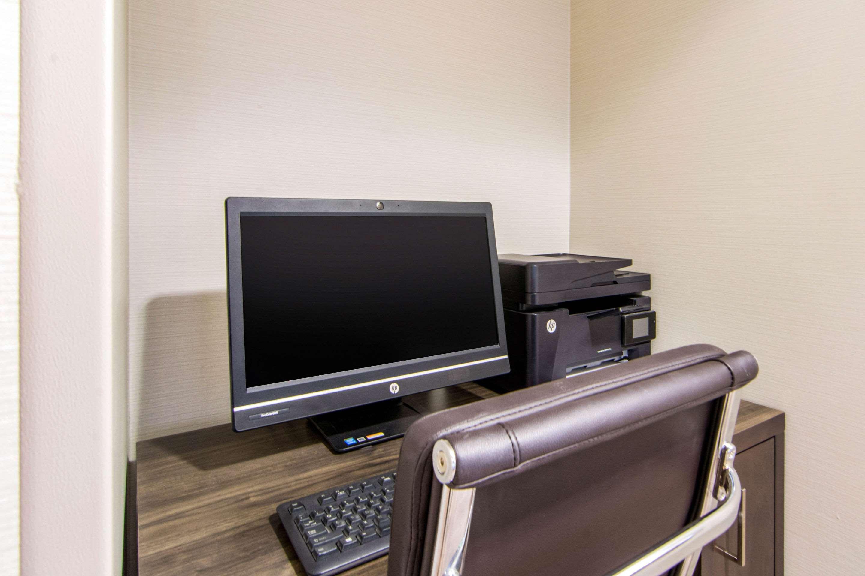 Comfort Inn & Suites Red Deer Exteriör bild
