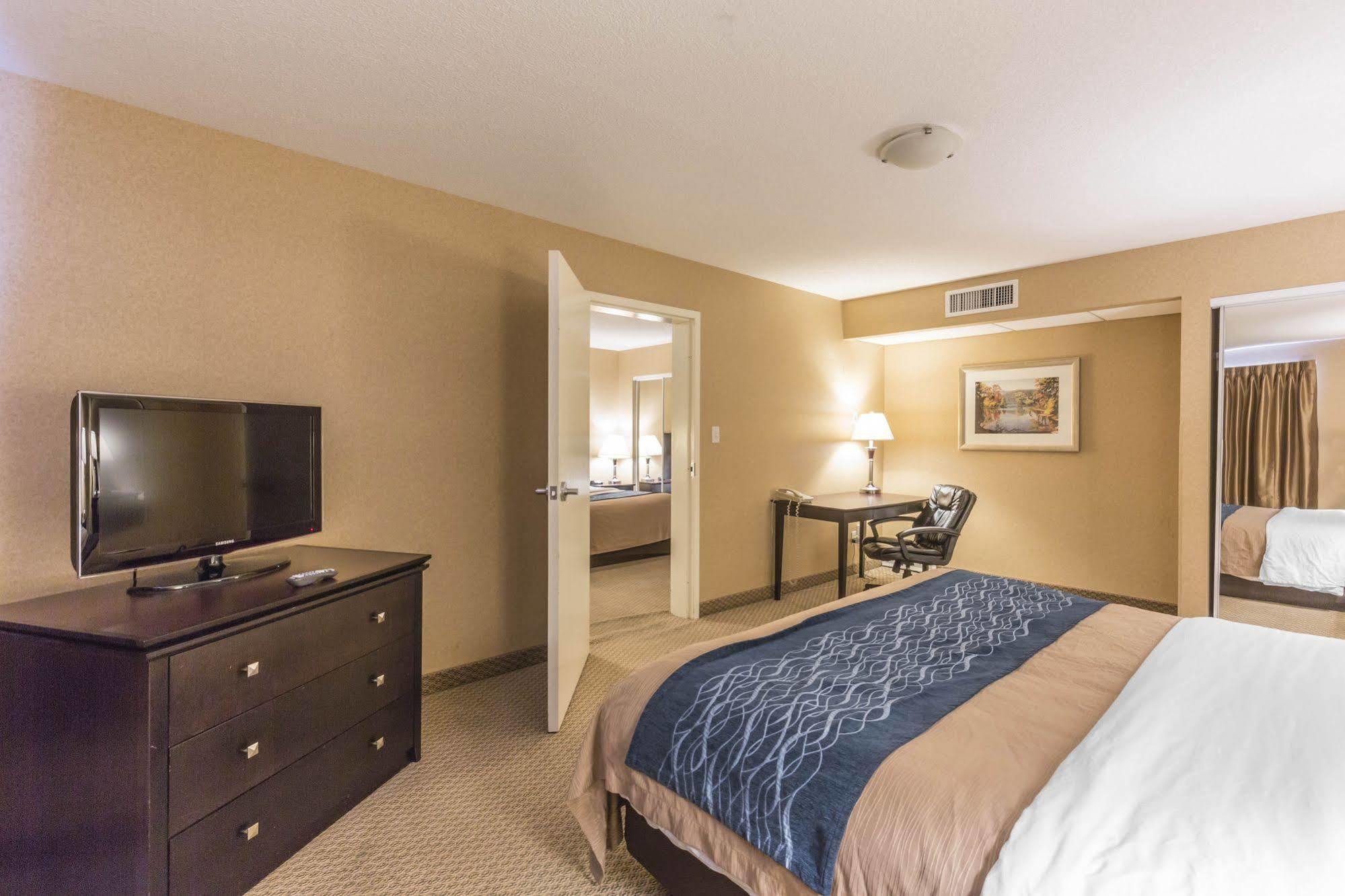 Comfort Inn & Suites Red Deer Exteriör bild